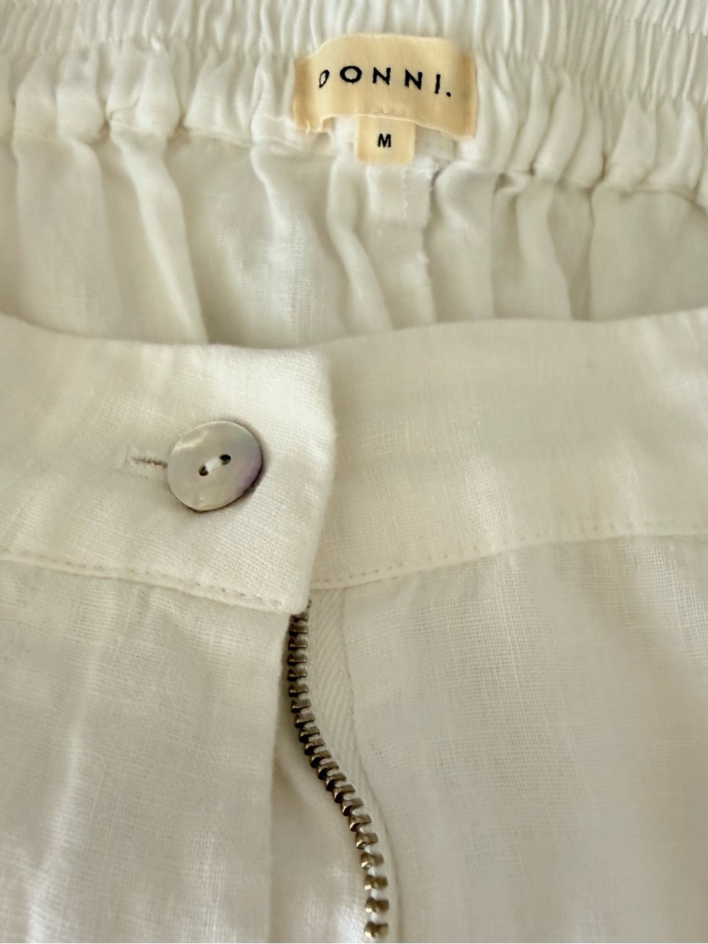 Donni White Wide-Leg Linen Pleated Pants
Size Medium NWOT - Picture 4 of 5